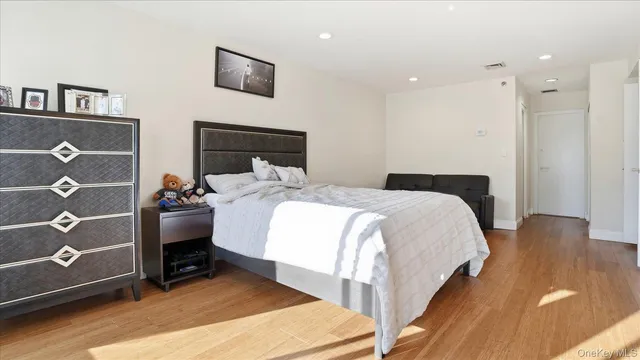 $3,600 | 100 Cutter Mill Road, Unit 4M, Great Neck, NY 11021