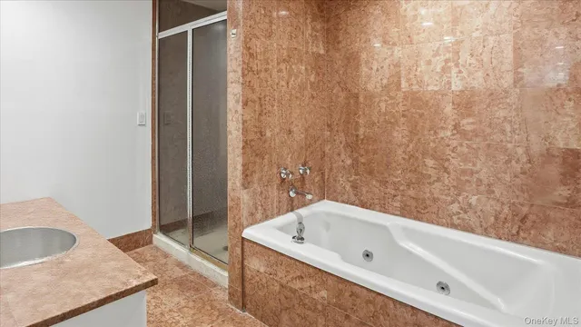 $3,600 | 100 Cutter Mill Road, Unit 4M, Great Neck, NY 11021