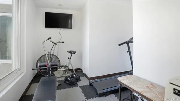 $3,600 | 100 Cutter Mill Road, Unit 4M, Great Neck, NY 11021