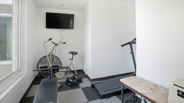 $3,600 | 100 Cutter Mill Road, Unit 4M, Great Neck, NY 11021