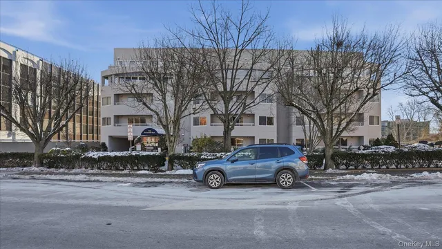 $3,600 | 100 Cutter Mill Road, Unit 4M, Great Neck, NY 11021