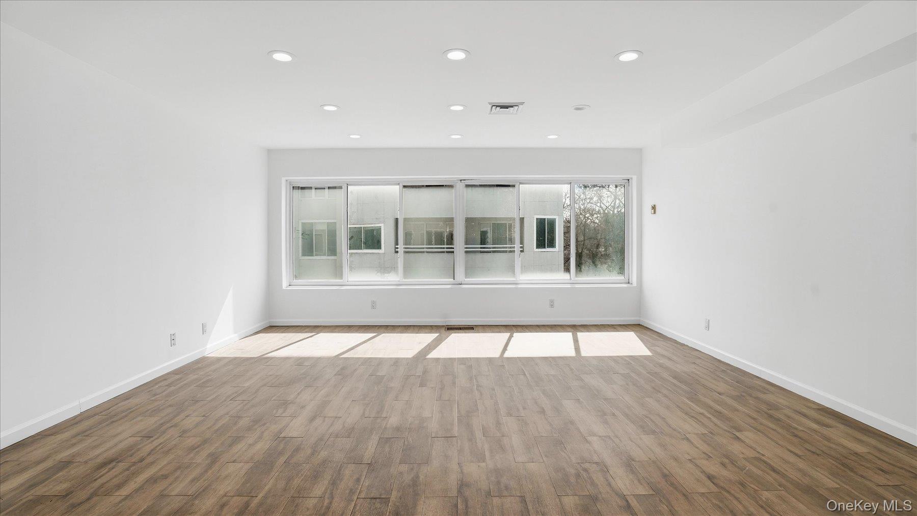 100 Cutter Mill Road, Unit 4M Great Neck, NY 11021 - Photo 5 of 19