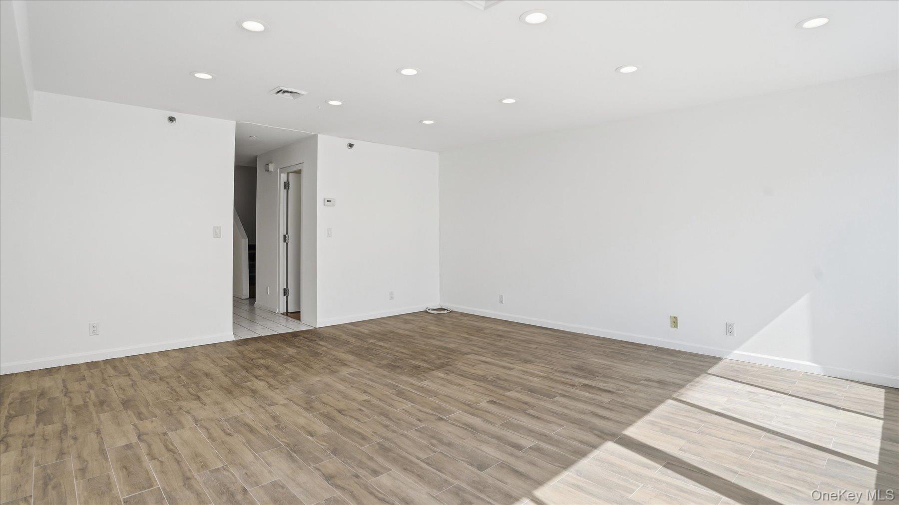 100 Cutter Mill Road, Unit 4M Great Neck, NY 11021 - Photo 7 of 19