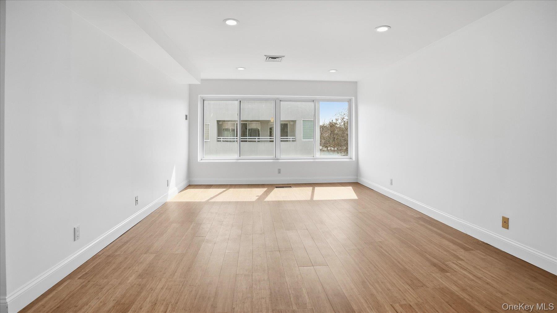 100 Cutter Mill Road, Unit 4M Great Neck, NY 11021 - Photo 10 of 19
