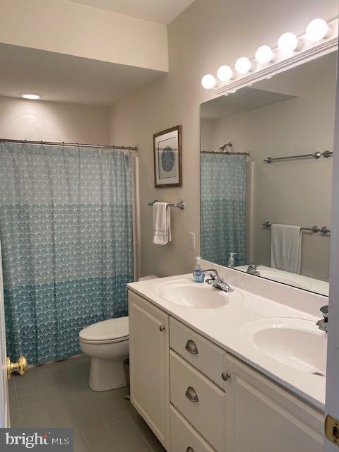 10 Hannah Loop, Unit 31 Rehoboth Beach, DE 19971 - Photo 12 of 37 1st floor bathroom