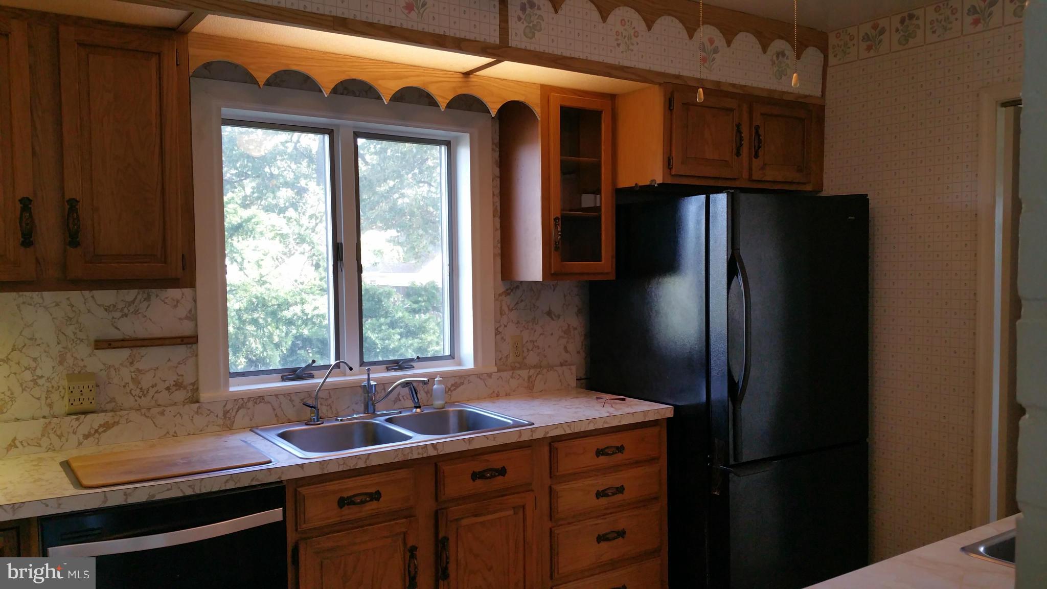 2112 Poplar Ridge Road Pasadena, MD 21122 - Photo 7 of 12 Kitchen