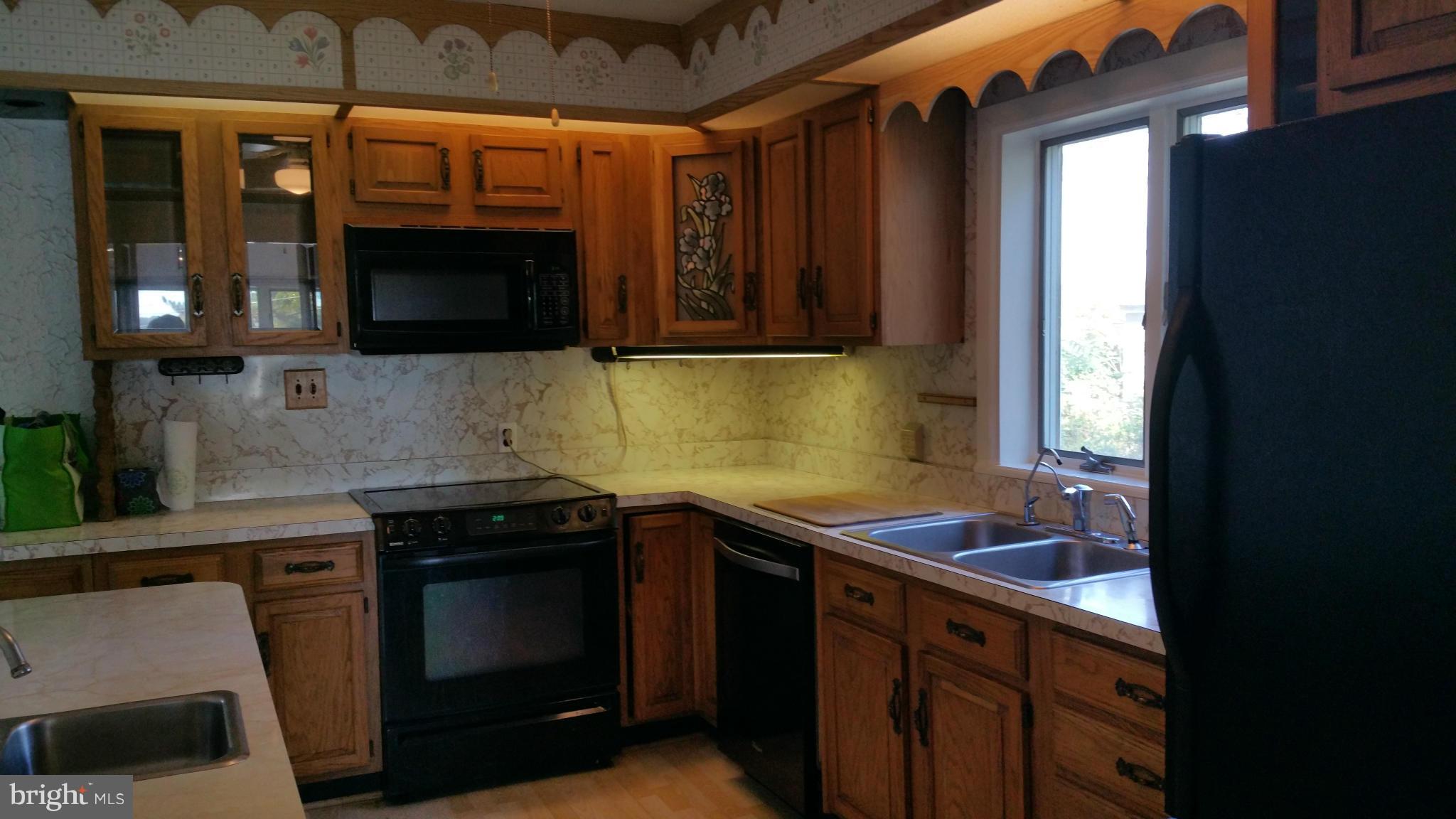 2112 Poplar Ridge Road Pasadena, MD 21122 - Photo 8 of 12 Kitchen
