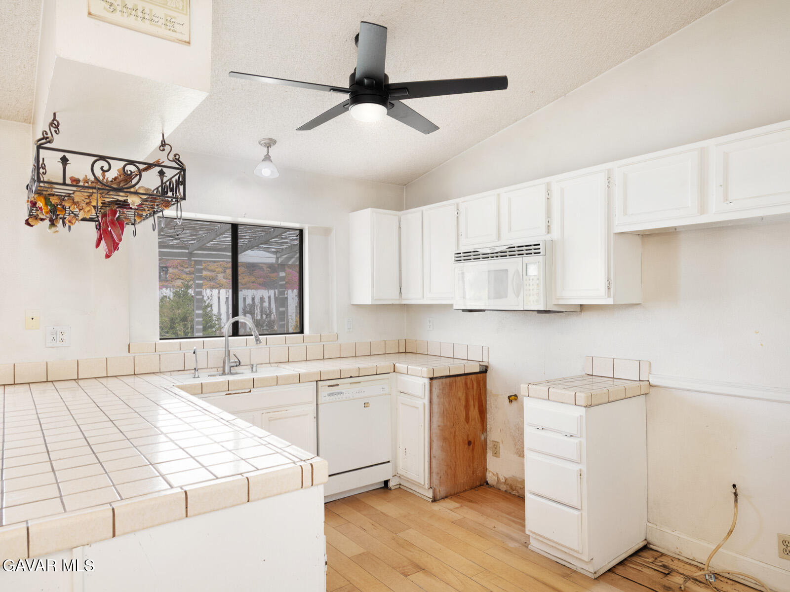 2057 Galloping Way Acton, CA 93510 - Photo 16 of 50 KUK_7514