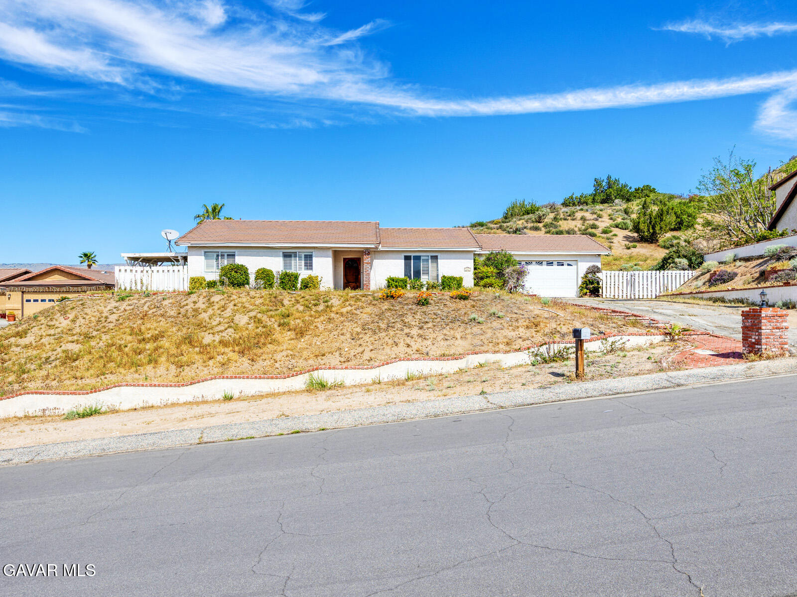 2057 Galloping Way Acton, CA 93510 - Photo 2 of 50 KUK_7420