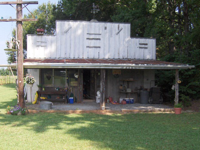 174 Buck Road Gray, GA 31032 - Photo 22 of 25 a view of a chairs and tables in patio