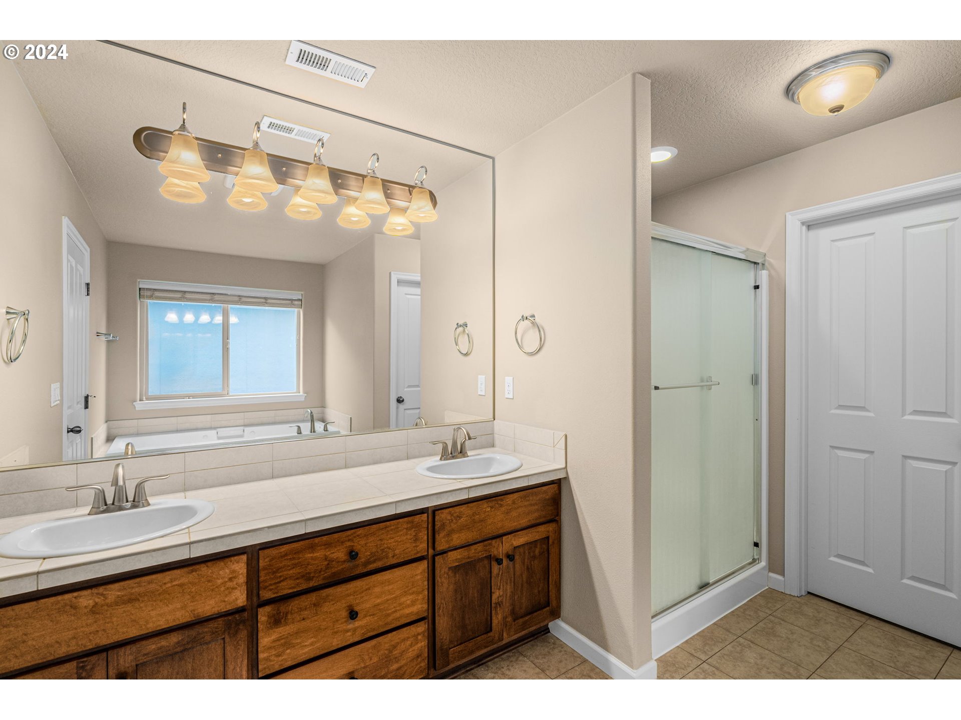 14034 Northwest Gargany Street Portland, OR 97229 - Photo 20 of 36 Bathroom, Attached