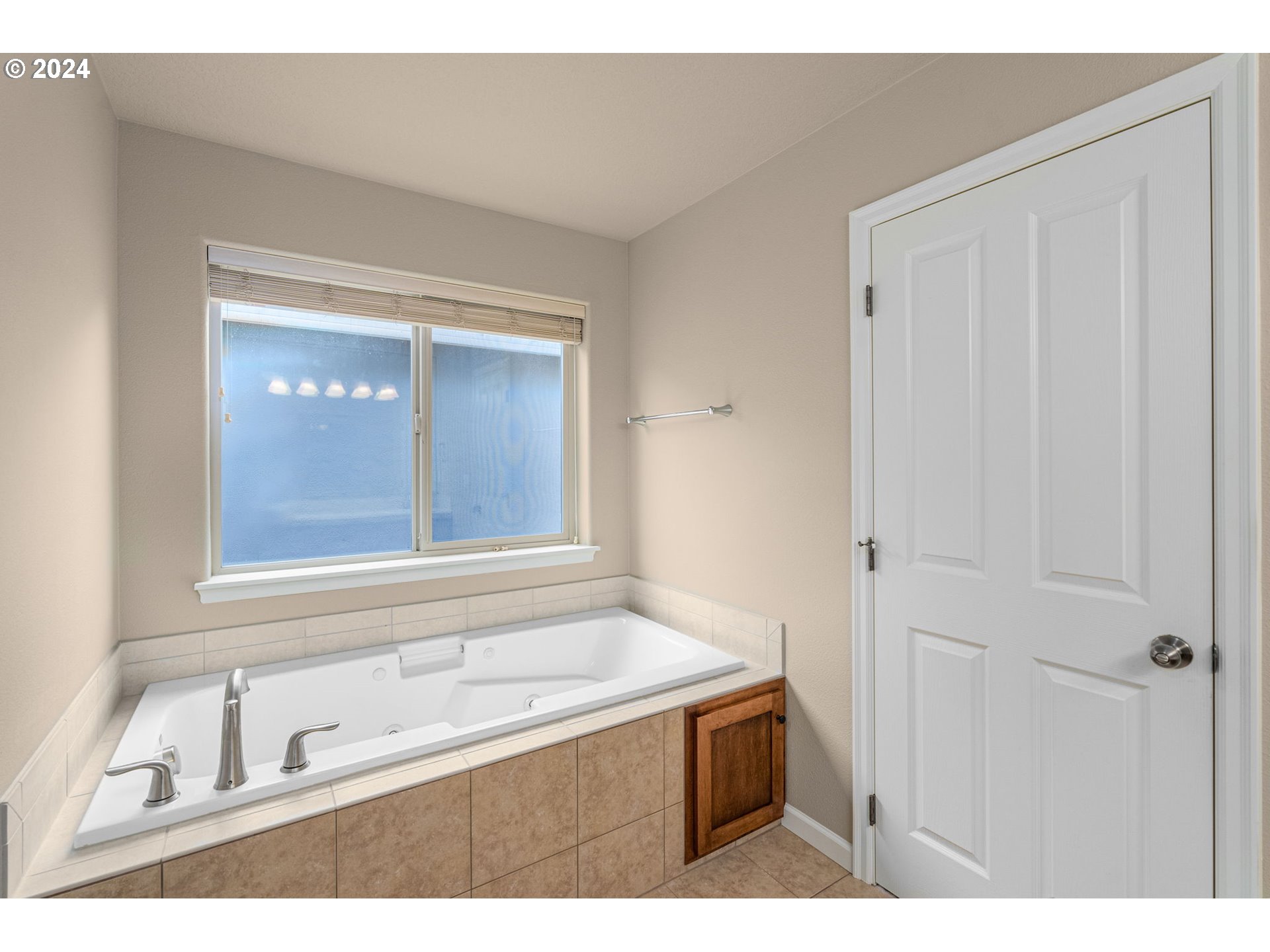14034 Northwest Gargany Street Portland, OR 97229 - Photo 21 of 36 Bathroom, Attached