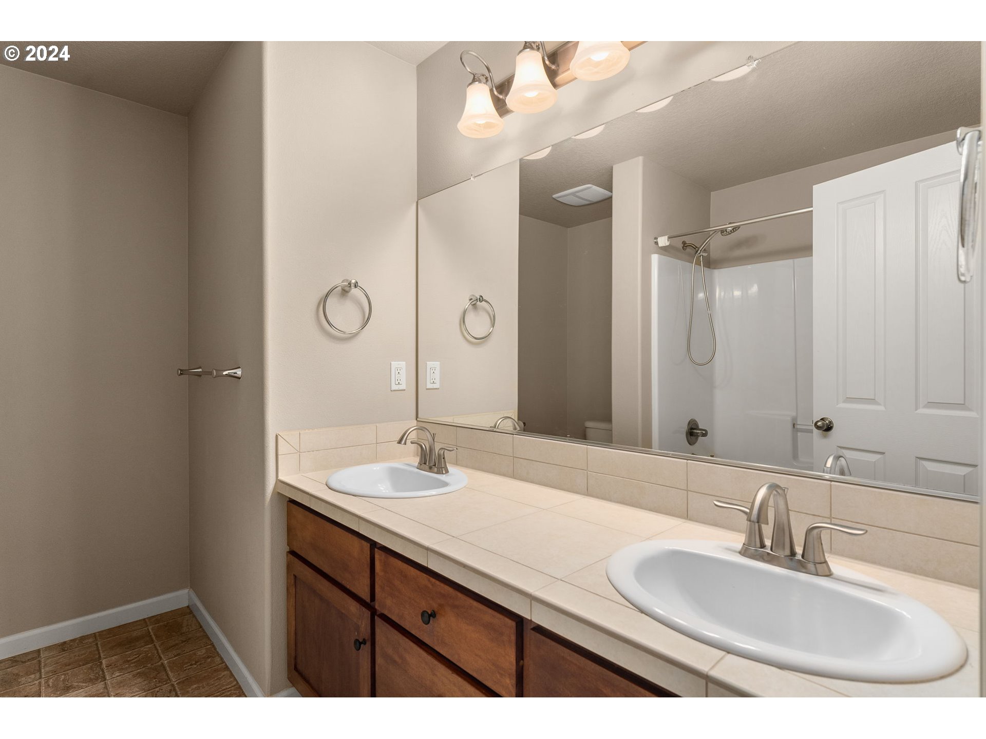 14034 Northwest Gargany Street Portland, OR 97229 - Photo 24 of 36 Bathroom