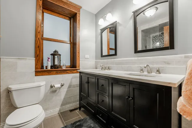 $4,995 | 1019 West Oakdale Avenue, Unit 1, Chicago, IL 60657