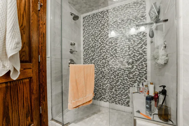 $4,995 | 1019 West Oakdale Avenue, Unit 1, Chicago, IL 60657