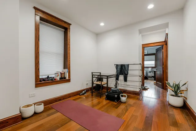 $4,995 | 1019 West Oakdale Avenue, Unit 1, Chicago, IL 60657