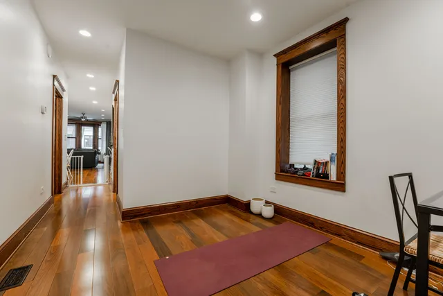 $4,995 | 1019 West Oakdale Avenue, Unit 1, Chicago, IL 60657