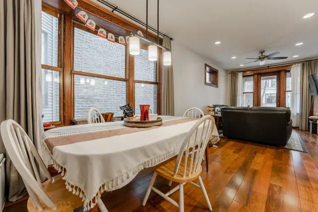 $4,995 | 1019 West Oakdale Avenue, Unit 1, Chicago, IL 60657