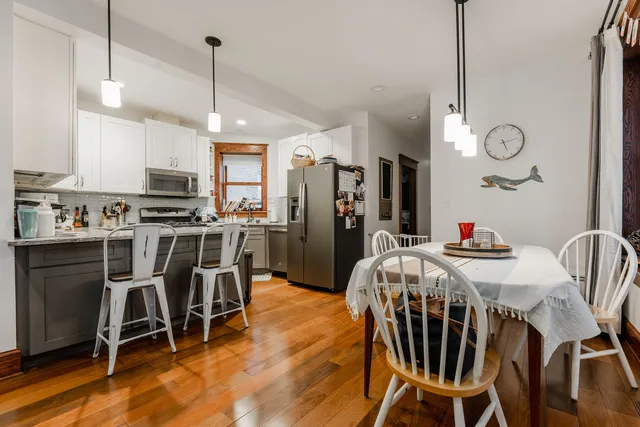 $4,995 | 1019 West Oakdale Avenue, Unit 1, Chicago, IL 60657