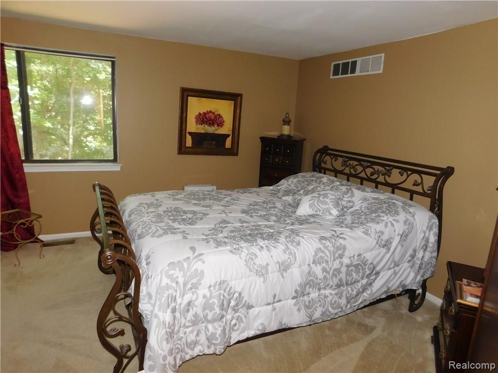 608 Lake Forest Road Rochester Hills, MI 48309 - Photo 14 of 19