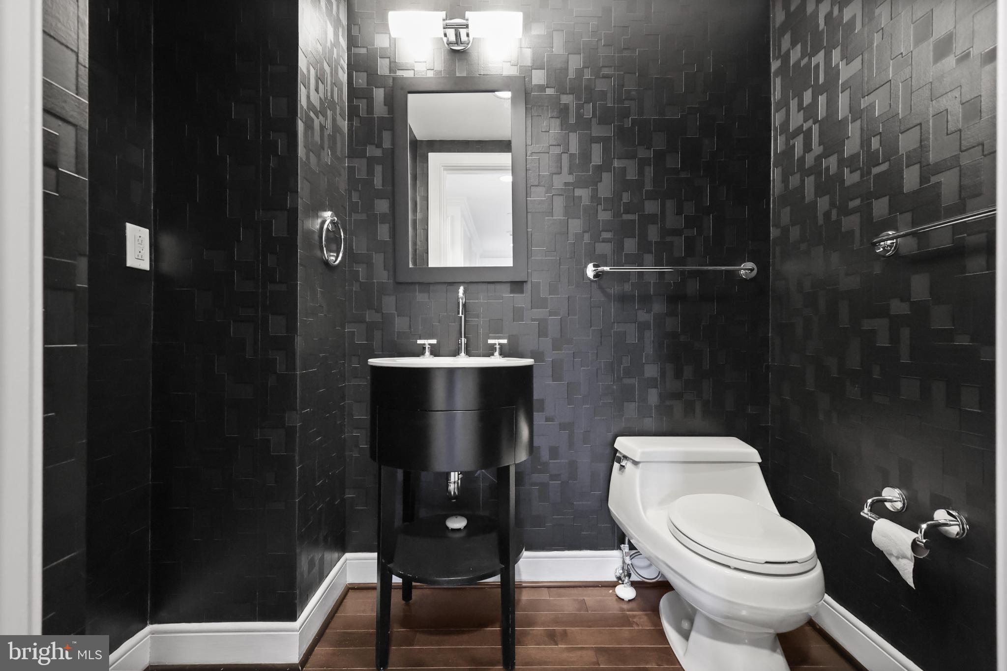 1111 19th Street North, Unit 1707 Arlington, VA 22209 - Photo 13 of 60 Powder Room/Half bathroom