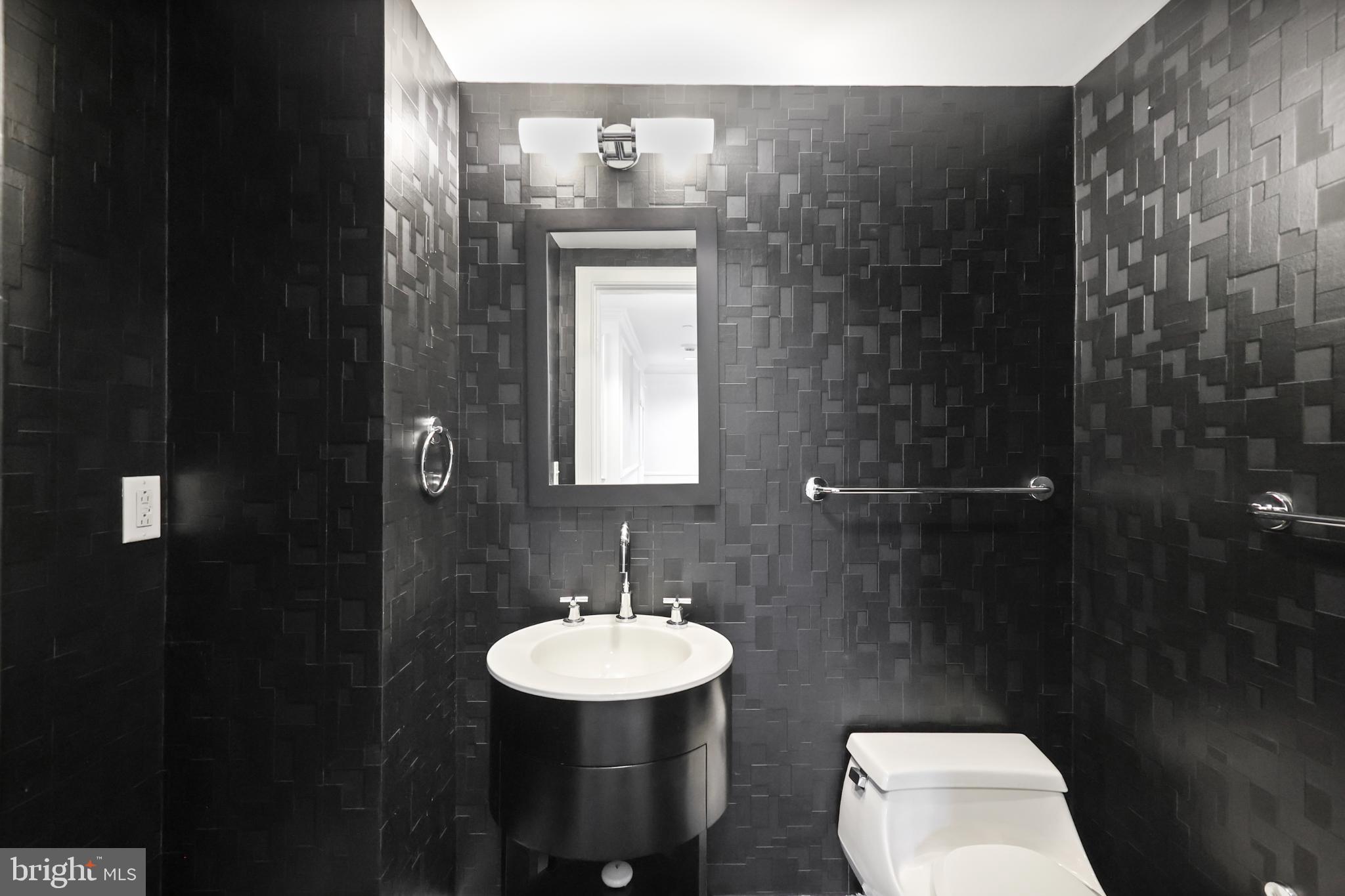 1111 19th Street North, Unit 1707 Arlington, VA 22209 - Photo 14 of 60 Powder Room/Half Bathroom