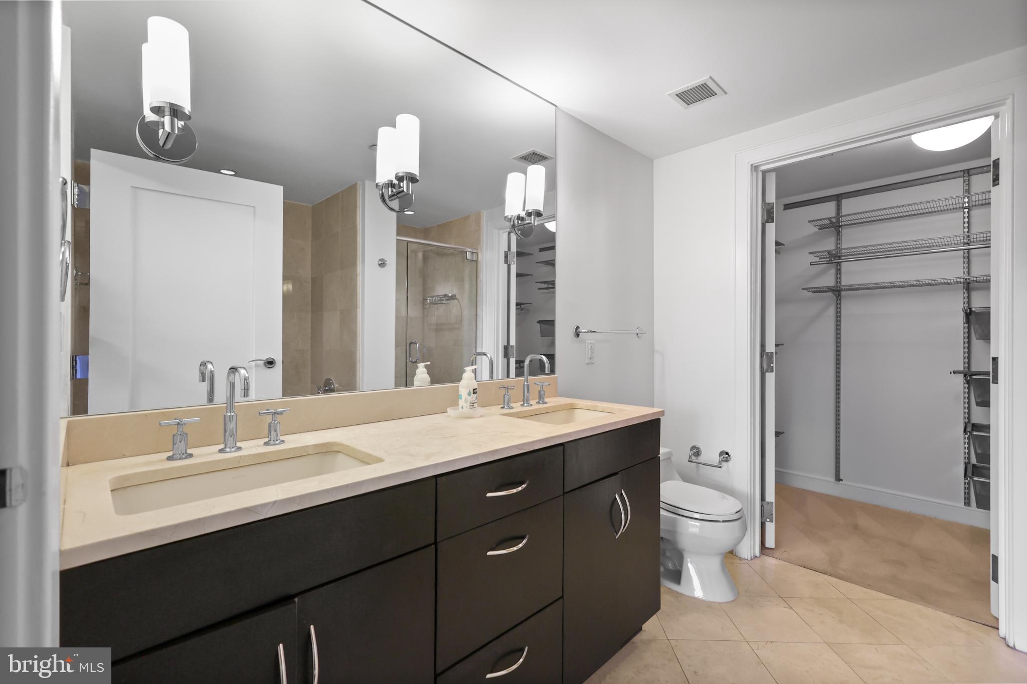 1111 19th Street North, Unit 1707 Arlington, VA 22209 - Photo 17 of 60 Bathroom 1 - Primary Bathroom