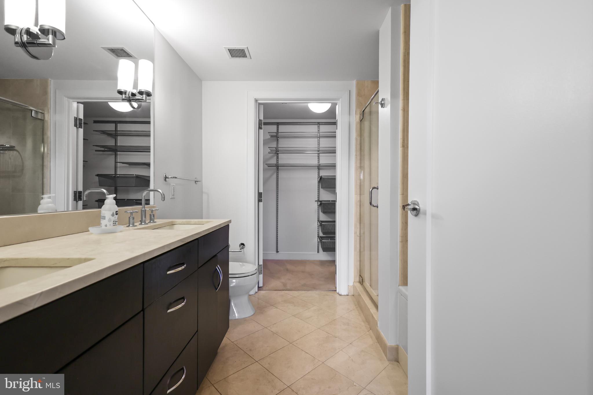 1111 19th Street North, Unit 1707 Arlington, VA 22209 - Photo 21 of 60 Bathroom 1 - Primary Bathroom