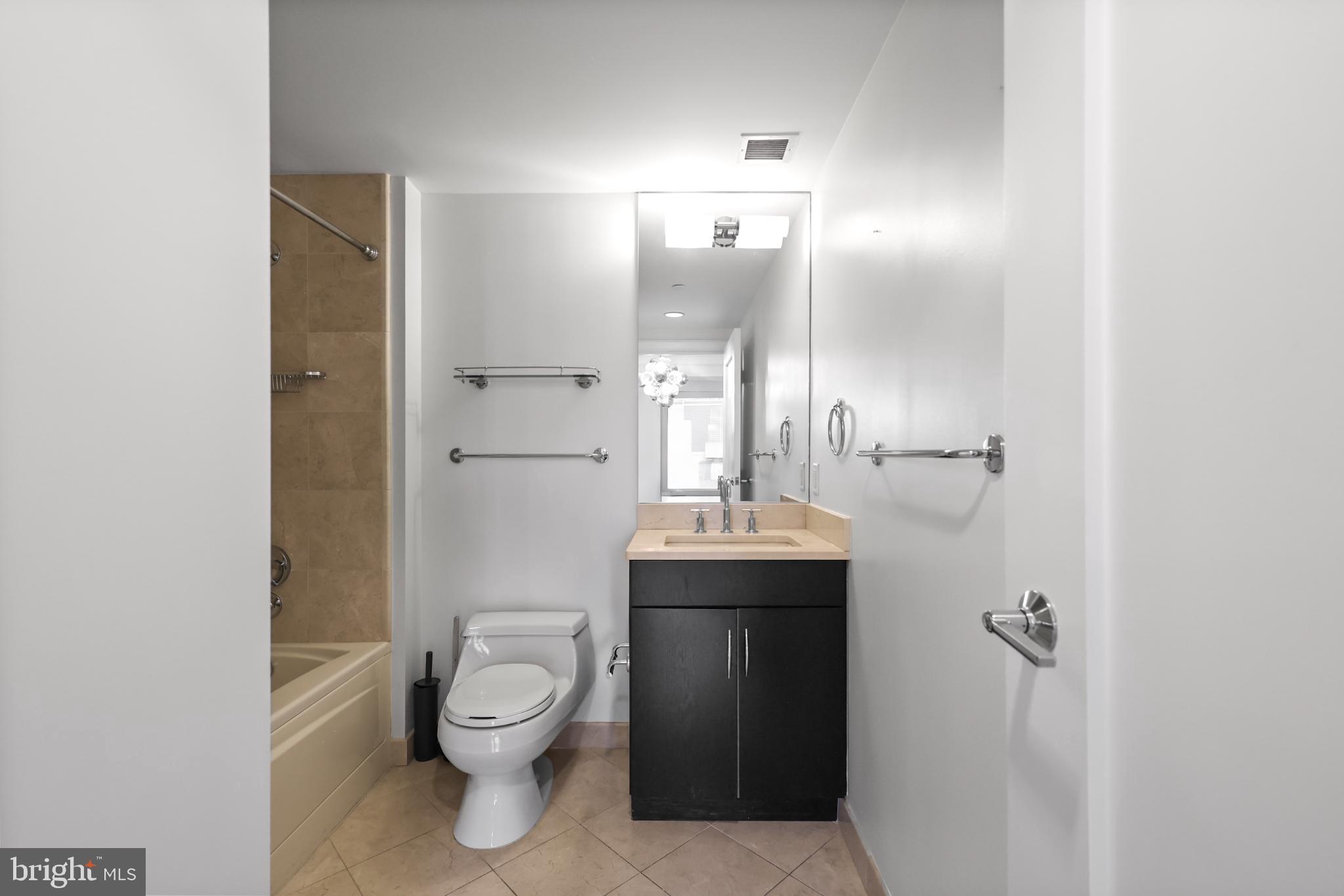 1111 19th Street North, Unit 1707 Arlington, VA 22209 - Photo 26 of 60 Bathroom 2 - Second Bedroom Bathroom
