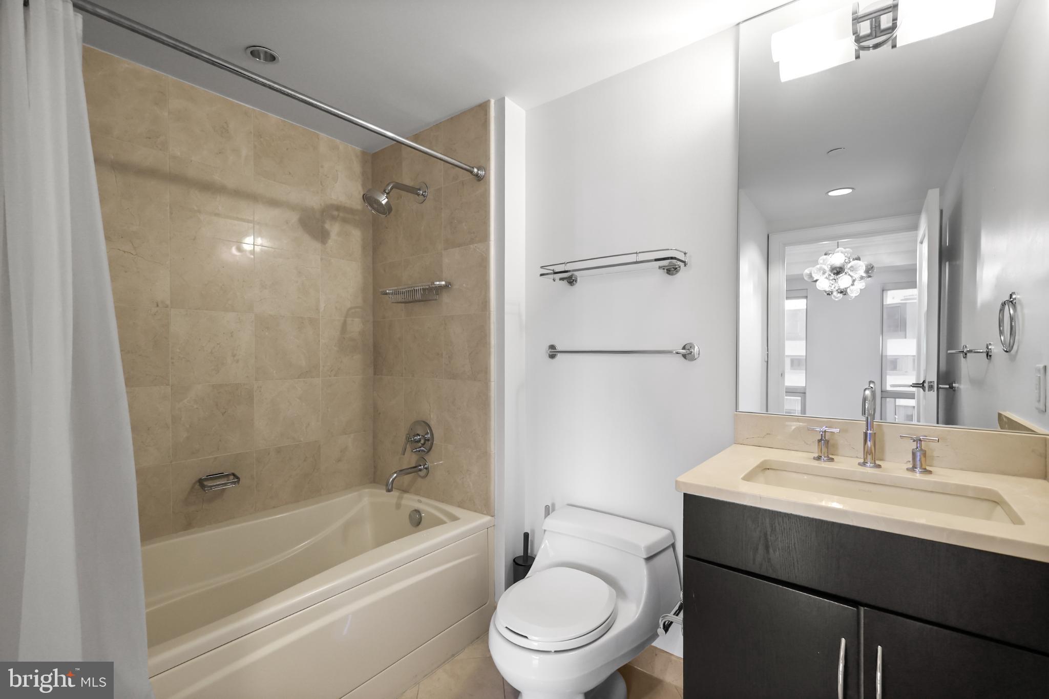 1111 19th Street North, Unit 1707 Arlington, VA 22209 - Photo 27 of 60 Bathroom 2 - Second Bedroom Bathroom