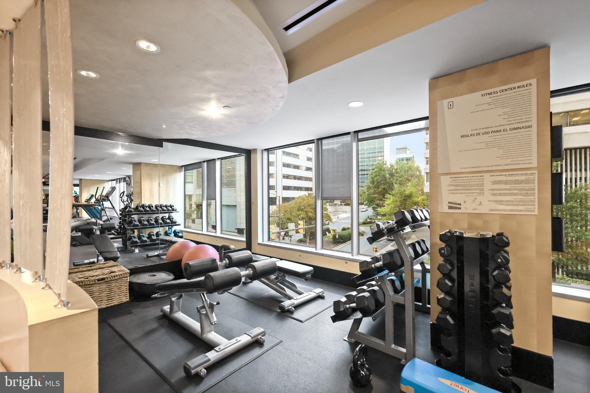 1111 19th Street North, Unit 1707 Arlington, VA 22209 - Photo 35 of 60 Fitness center with city views