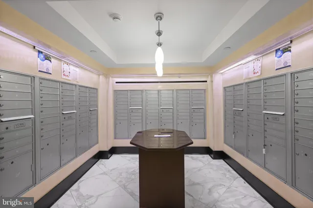 $999,900 | 1111 19th Street North, Unit 1707, Arlington, VA 22209