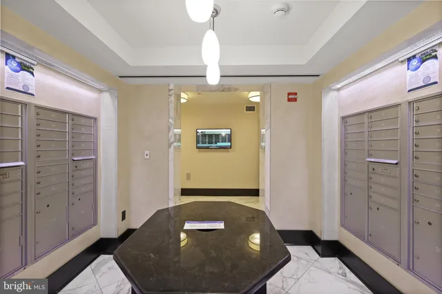 $999,900 | 1111 19th Street North, Unit 1707, Arlington, VA 22209