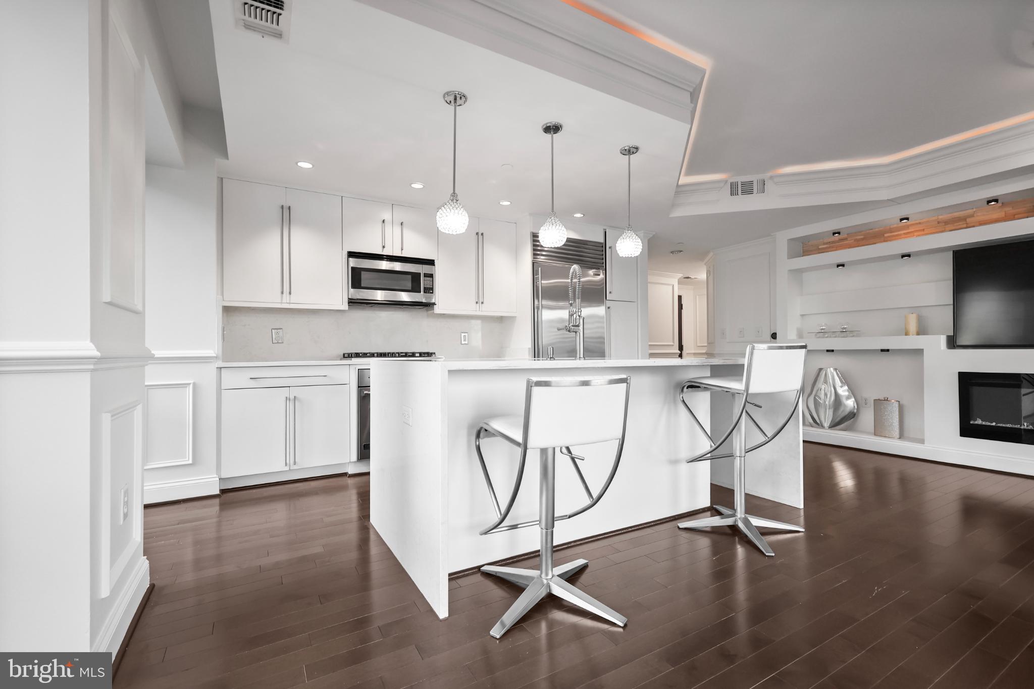 1111 19th Street North, Unit 1707 Arlington, VA 22209 - Photo 6 of 60 Kitchen/Dining Area