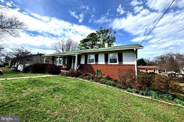 $699,999 | 7706 Arlen Street, Annandale, VA 22003