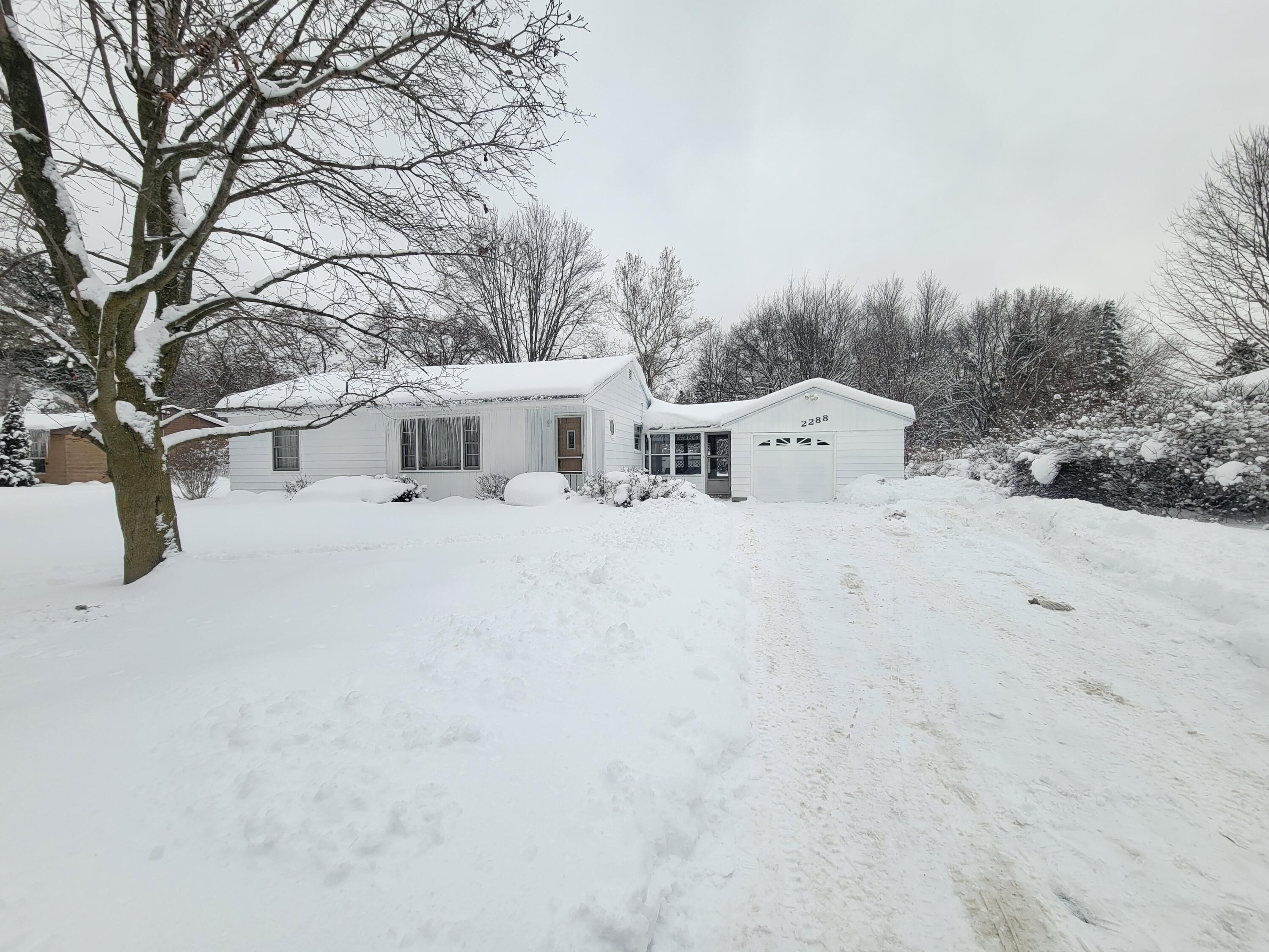 2288 West Giles Road Muskegon, MI 49445 - Photo 1 of 23 outside front