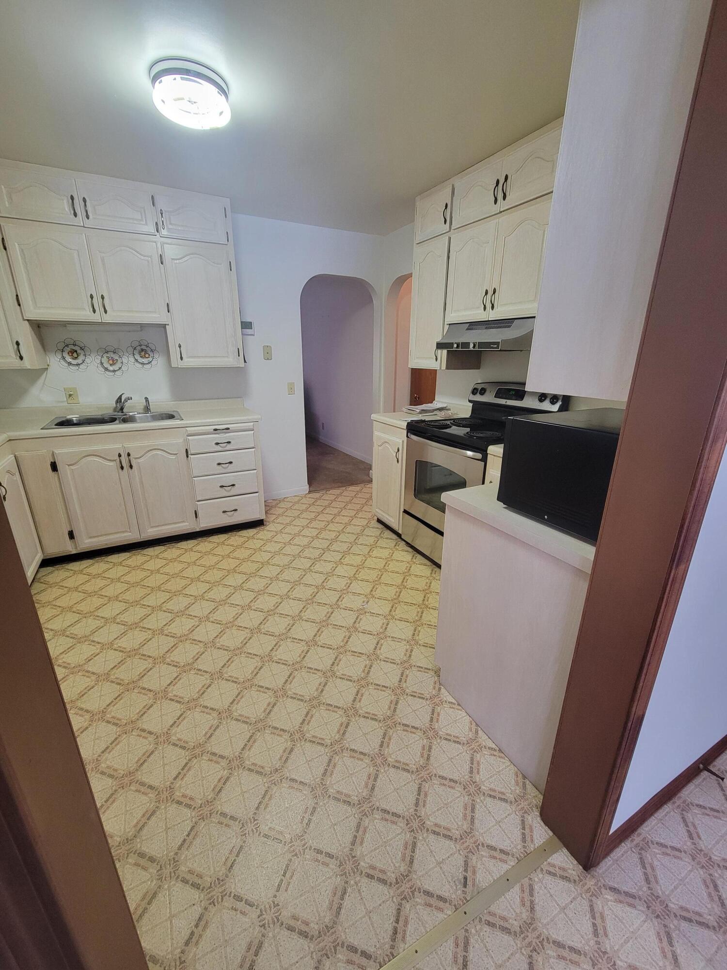 2288 West Giles Road Muskegon, MI 49445 - Photo 4 of 23 20251214_142556