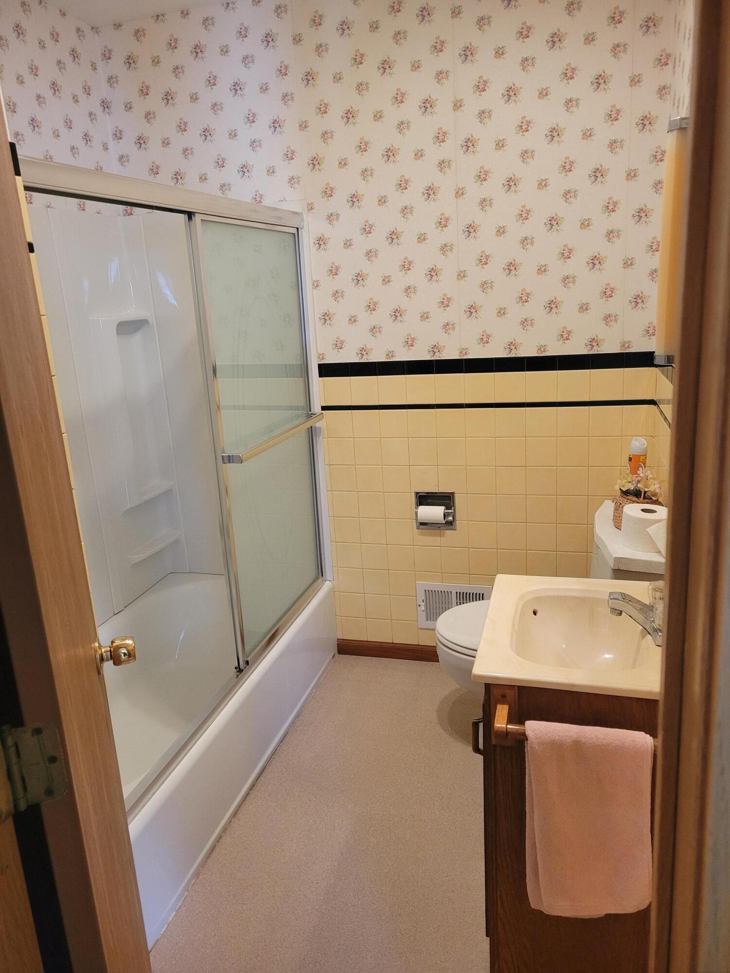 2288 West Giles Road Muskegon, MI 49445 - Photo 9 of 23 20251214_141256