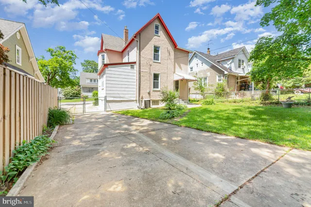 a view of a backyard with tree