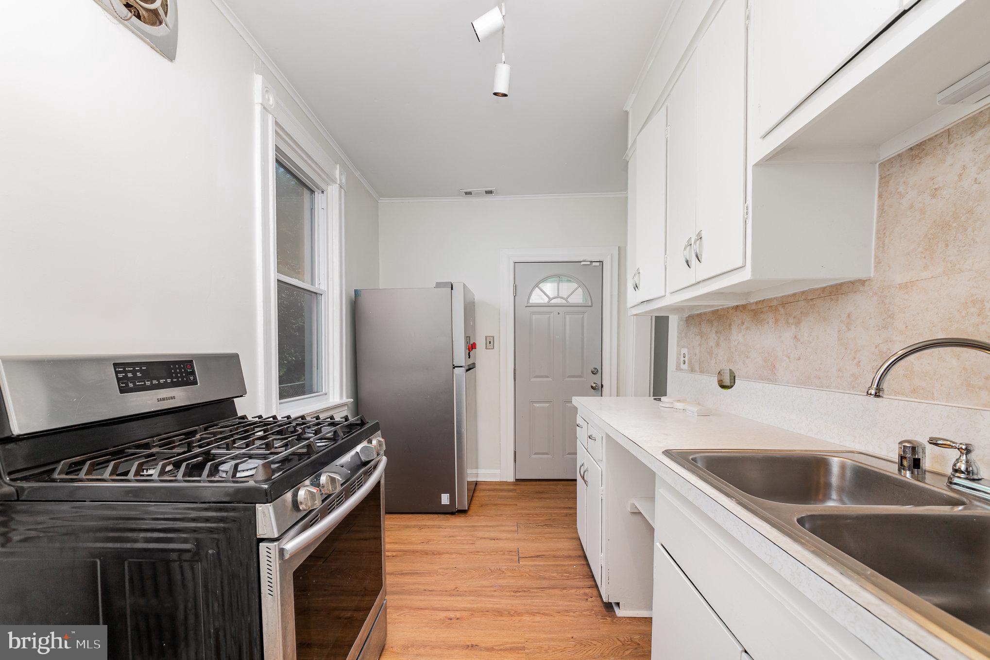 4112 Marx Avenue Baltimore, MD 21206 - Photo 9 of 37