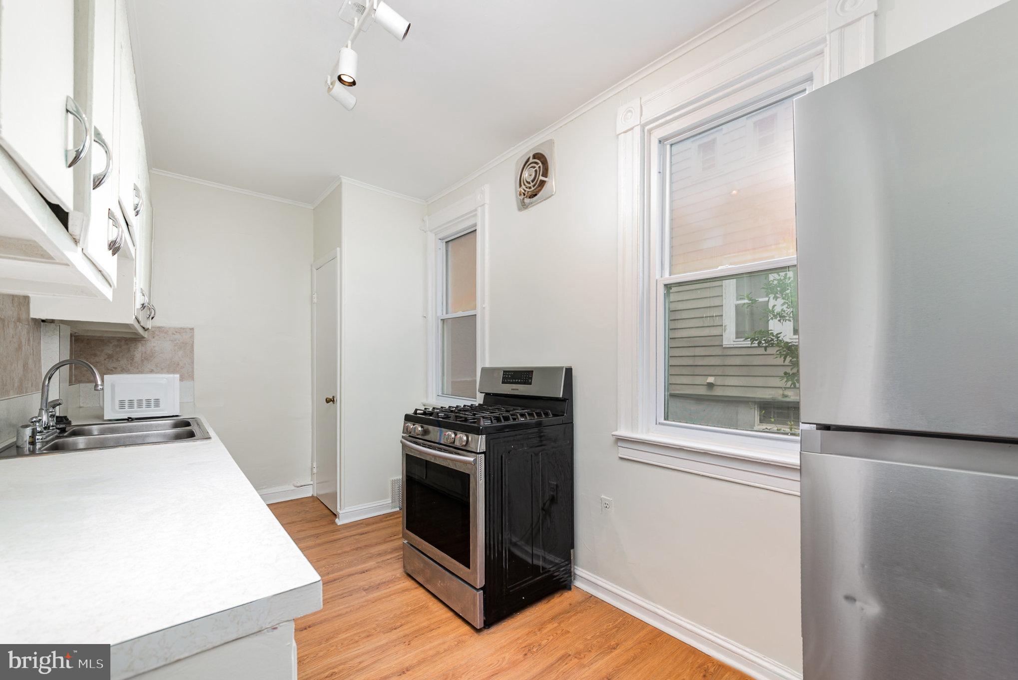 4112 Marx Avenue Baltimore, MD 21206 - Photo 10 of 37