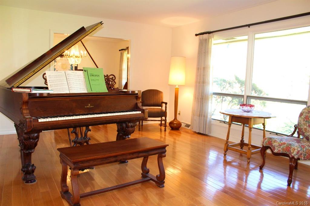 627 Robmont Road Charlotte, NC 28270 - Photo 2 of 20 Gallery Image 2