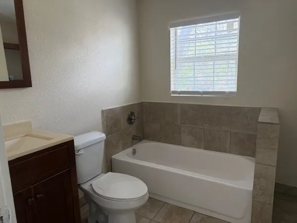 $800 | 203 South Randolph Avenue, Bryan, TX 77803