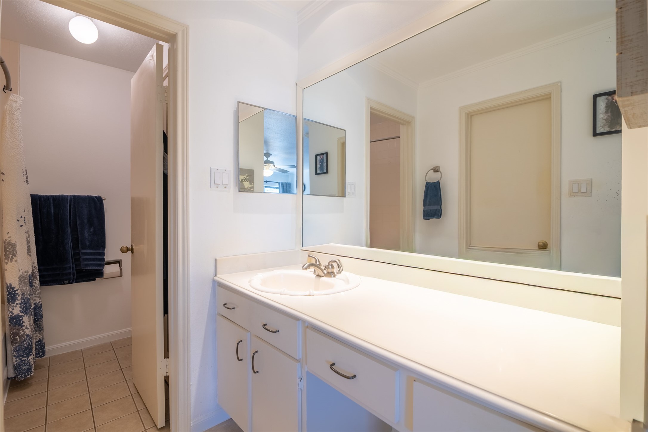 2829 Timmons Lane, Unit 228 Houston, TX 77027 - Photo 13 of 27