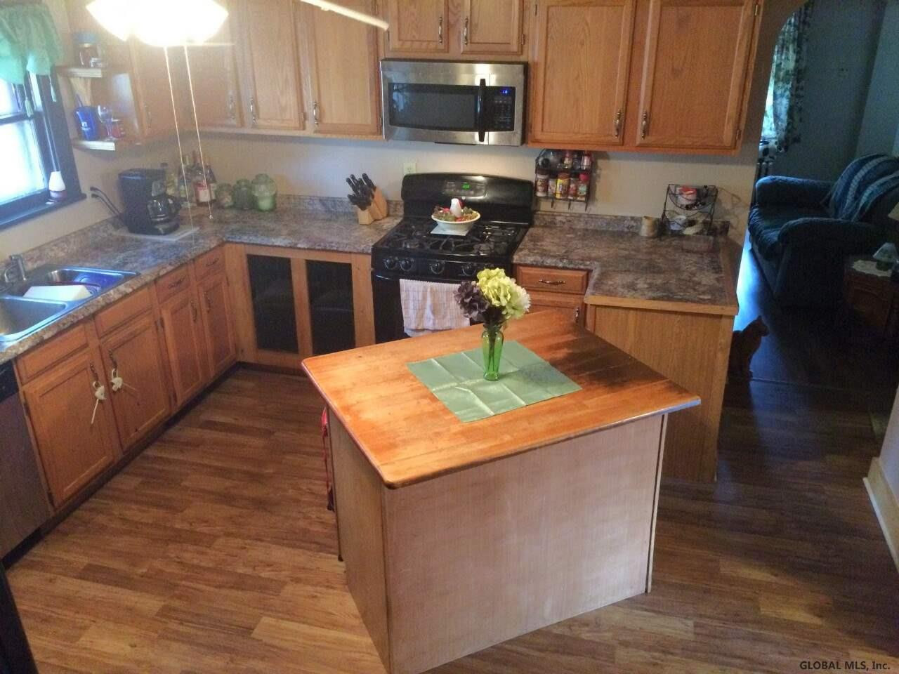15 Katherine Road Colonie, NY 12205 - Photo 4 of 15 Photo 4