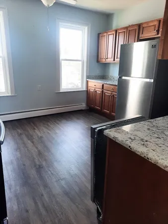 $2,675 | 422 Washington Street, Unit 2, Whitman, MA 02382