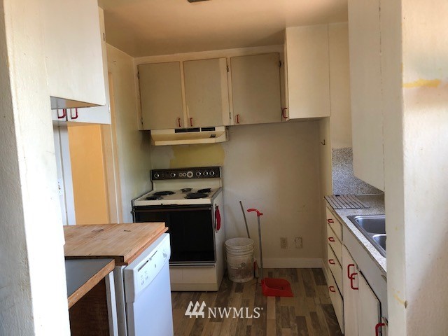 427 Windsor Way Northeast Renton, WA 98056 - Photo 5 of 11