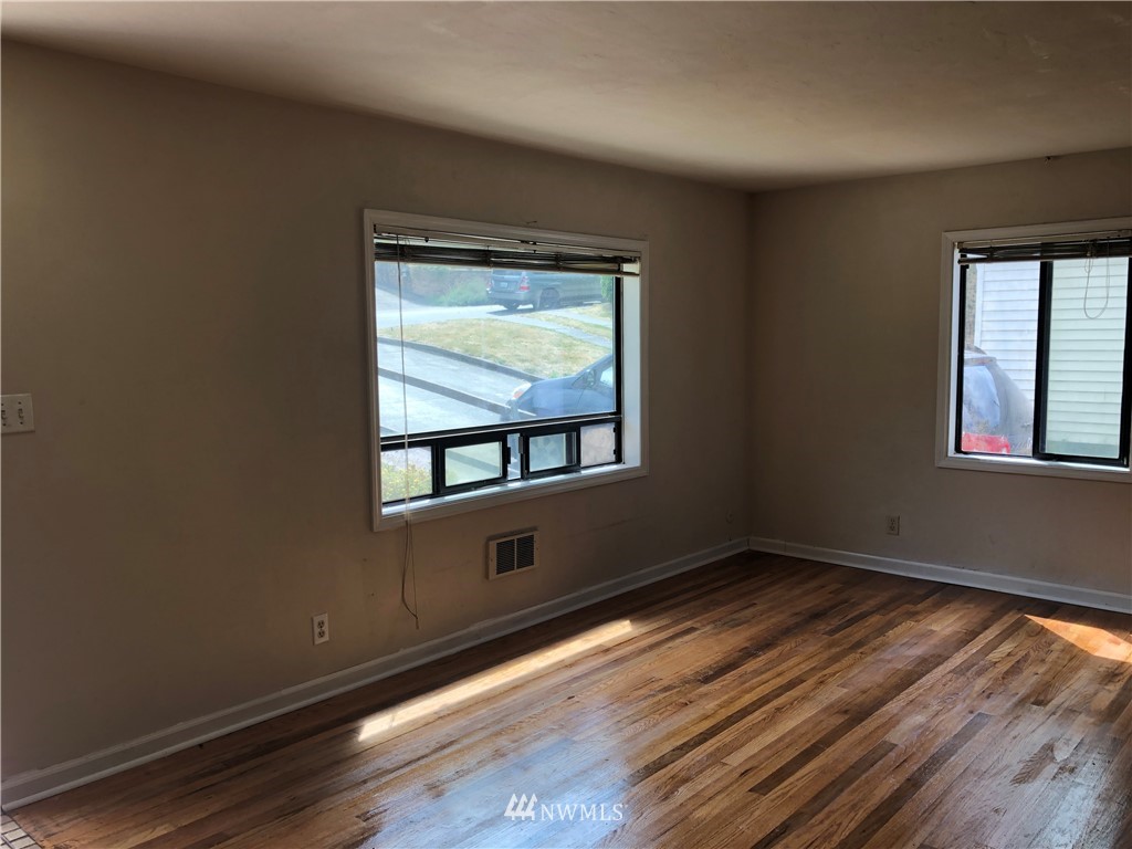 427 Windsor Way Northeast Renton, WA 98056 - Photo 8 of 11