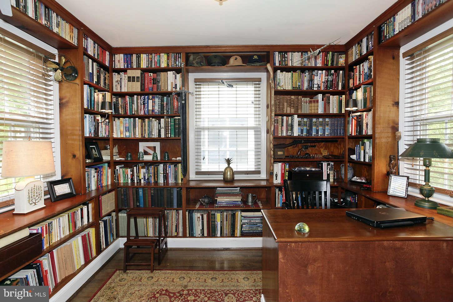 9603 Sutherland Road Silver Spring, MD 20901 - Photo 11 of 30 Den/Study