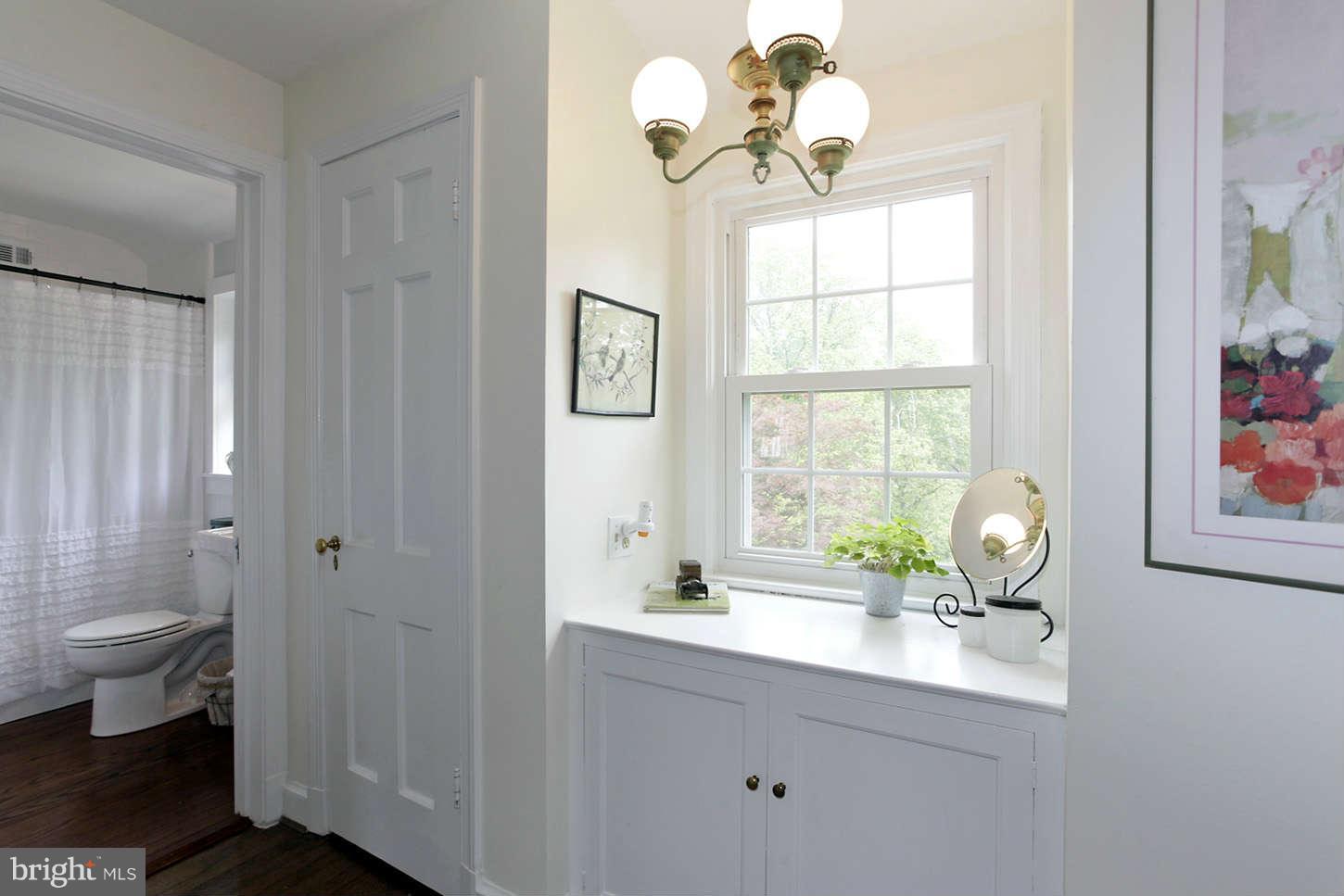 9603 Sutherland Road Silver Spring, MD 20901 - Photo 19 of 30 Upper Hall